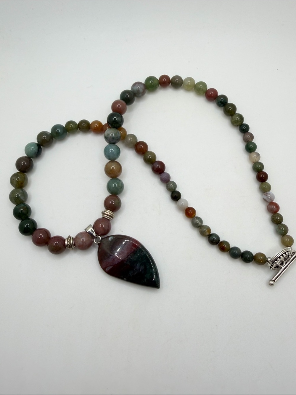 NWOT 20" Graduated Indian Agate beaded necklace w/ carved pendant and 925 clasp!